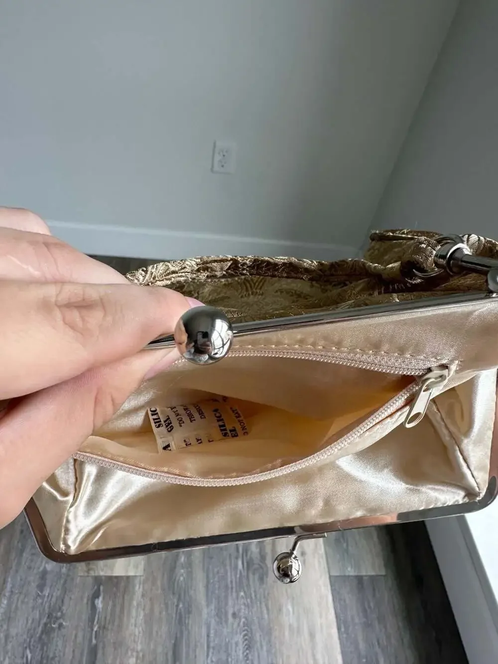 Jaclyn Smith Gold Brocade Metallic Kiss Lock Clutch NWOT